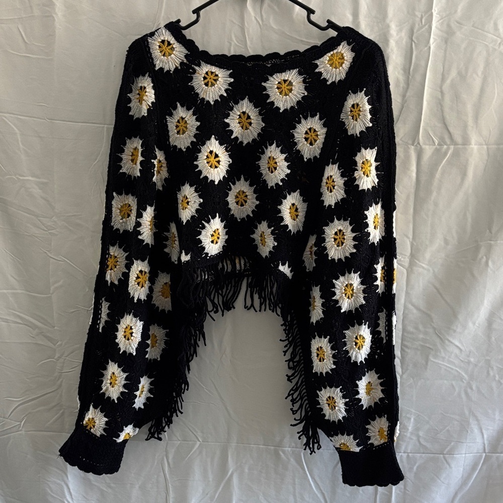 Haute hippie poncho Black Crochet Sweater with Daisy Pattern - Picture 2 of 6